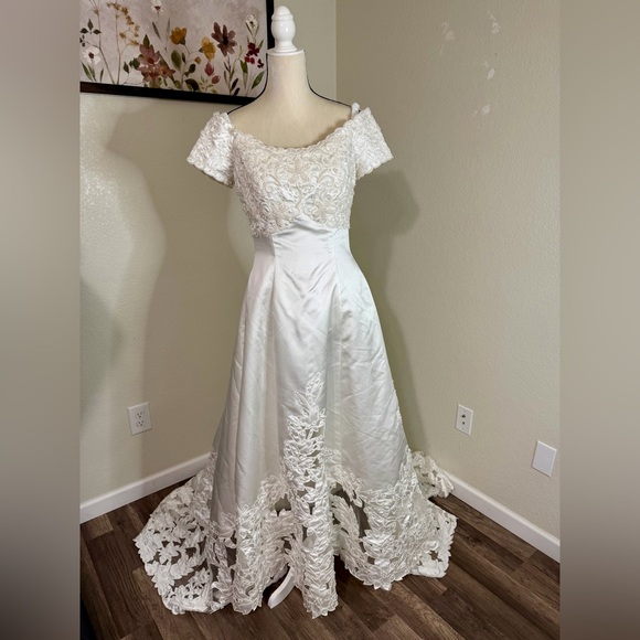 St. Tropez White Lace Wedding Dress - Picture 4 of 16